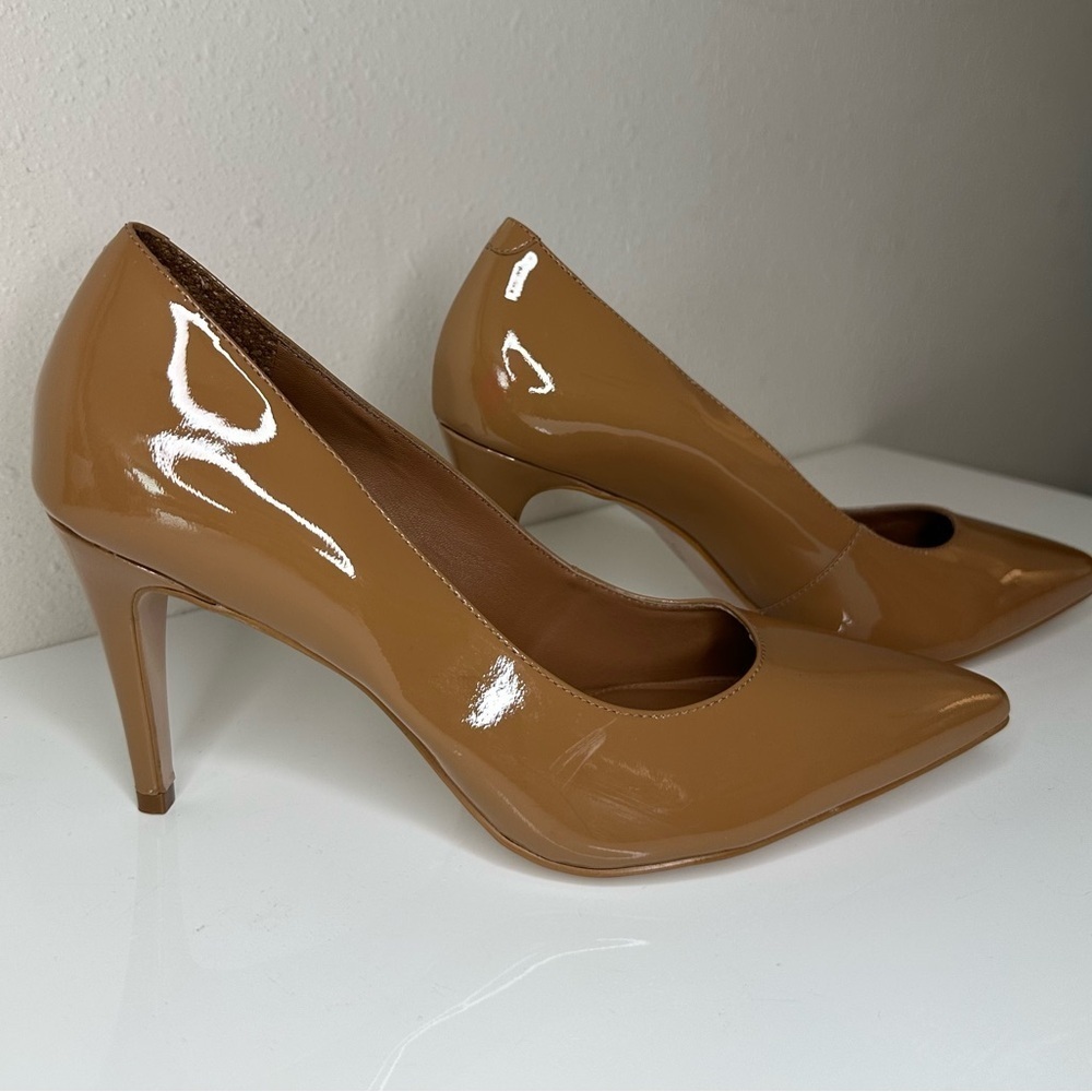 Chic Tan Patent Leather Heels